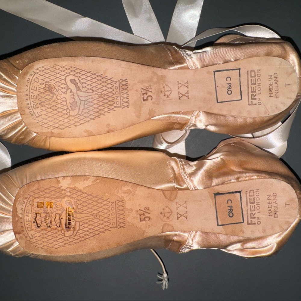 Freed Classic Pro Pointe Shoes Size 5 1/2 2xx
Brand New Never Worn but Sewn